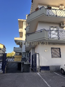 Foto Posti auto in Via Vincenzo Bellini, Valverde di 21 m² con 1 locali