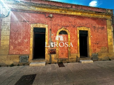 Foto Villa bifamiliare in Via Diaz 12, Melendugno di 112 m² con 5 locali