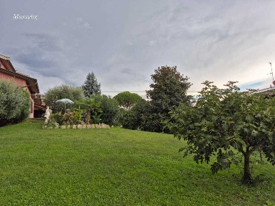 Foto Villa unifamiliare a Torre de' Roveri di 466 m² con 6 locali