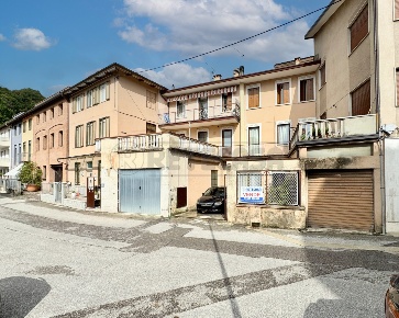 Foto Appartamento in Via Santissima Trinità 41, Valdagno Centro di 326 m²