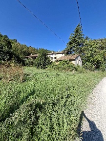 Foto Appartamento a Fornovo di Taro di 140 m² con 4 locali in vendita