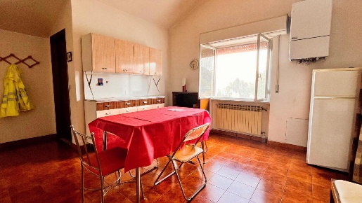 Foto Appartamento in Via Montà 18, Urbe di 81 m² con 5 locali in vendita