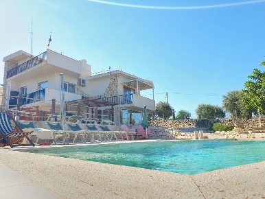 Foto Villa unifamiliare a Scicli Cava D'aliga di 240 m² con 7 locali