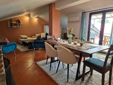 Foto Mansarde in Via Etnea 372, Mascalucia Centro di 160 m² con 5 locali