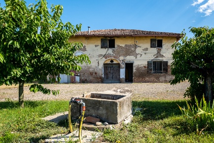 Foto Rustico in Via Passo Pioppe 20, Castel Maggiore di 440 m² in vendita