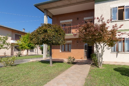 Foto Appartamento in VIA DEGLI EROI 65, Quinto Vicentino Centro di 285 m²