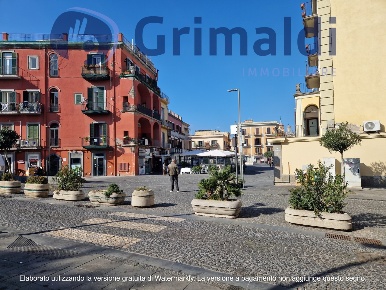 Foto Locale commerciale in P.zza Della Repubblica 66, Pozzuoli Porto