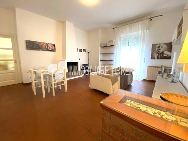 Foto Appartamento a Massa Marina di Massa Centro di 72 m² con 4 locali