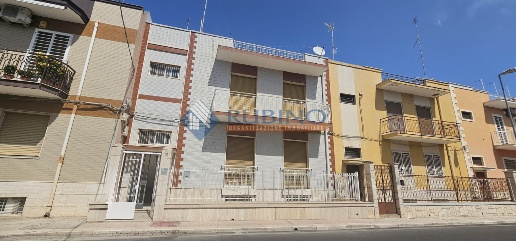 Foto Appartamento in Via Vincenzo Roppo 13, Bari Carbonara di Bari di 88 m²