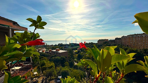 Foto Appartamento in Via Fratelli Grondona 18, Savona di 162 m² in vendita