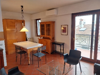 Foto Appartamento a Carrara di 60 m² con 1 locali in affitto