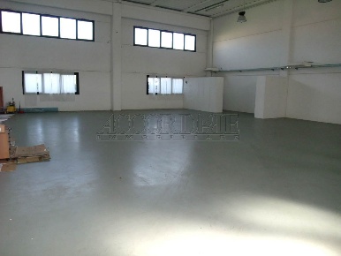 Foto Capannone industriale a Rubano di 361 m² con 3 locali in affitto
