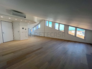 Foto Attico in CONTRADA SARVOGNAN 1, Palmanova Centro di 170 m² in vendita