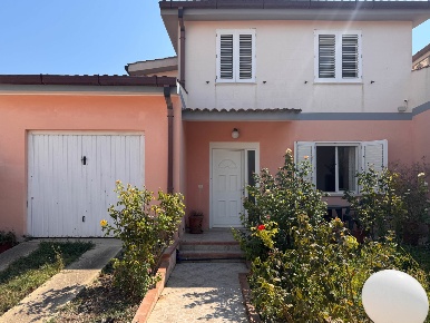 Foto Casa indipendente a Monastir di 135 m² con 4 locali in vendita