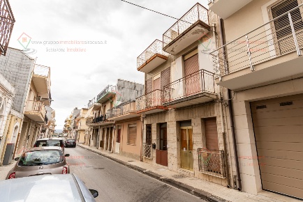 Foto Villa singola a Floridia di 102 m² con 4 locali in vendita