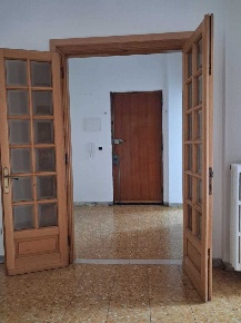 Foto Appartamento a Sarzana Centro di 100 m² con 4 locali in vendita