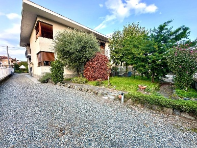 Foto Appartamento in Via Torino 26, Nole Centro di 300 m² con 6 locali