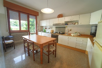 Foto Appartamento in via ugo braschi, Santarcangelo di Romagna di 190 m²