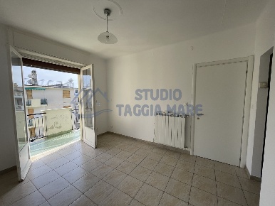 Foto Appartamento in Via Stazione, Taggia Centro di 45 m² con 2 locali