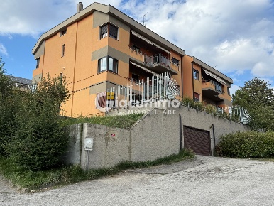 Foto Appartamento in Via Siracusa, Potenza Centro di 120 m² con 5 locali