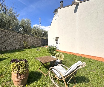 Foto Villa unifamiliare in Via dell'Apparita, Vaiano Centro di 200 m²