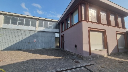 Foto Magazzino in Via della Bassa 103, Lesignano de' Bagni Bassa di 500 m²