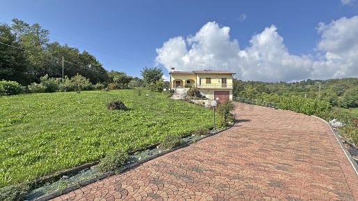 Foto Casa indipendente in via monte 4, Brogliano Centro di 214 m²