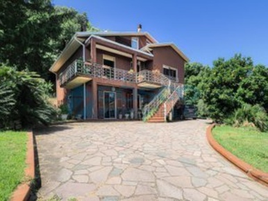 Foto Villa bifamiliare in Via Pietralba, Arcola Centro di 330 m² in vendita