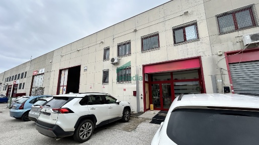 Foto Capannone industriale in Strada Provinciale 231, Modugno di 540 m²