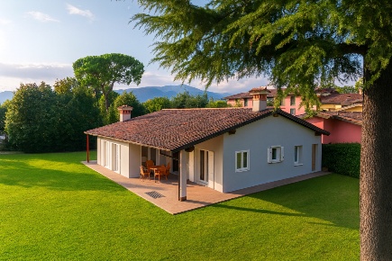 Foto Villa singola in Via Bazzarda, Mazzano di 341 m² con 4 locali