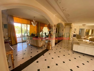 Foto Villa bifamiliare in Viale Amerigo Vespucci 17, Livorno di 330 m²