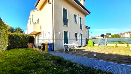 Foto Appartamento a Campodoro Centro di 90 m² con 3 locali in vendita