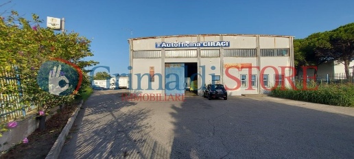 Foto Capannone industriale in Via Enrico Fermi 32, Brindisi di 710 m²