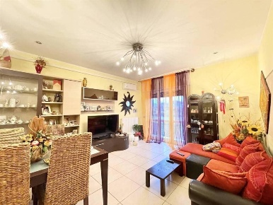 Foto Appartamento a Luni Casano Dogana Isola di 120 m² con 5 locali