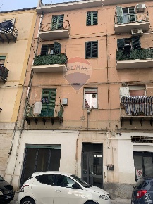 Foto Appartamento in Via Sallemi, Caltanissetta Centro di 102 m² in vendita