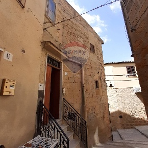Foto Casa indipendente in Via Isola Dranza, Calascibetta Centro di 157 m²