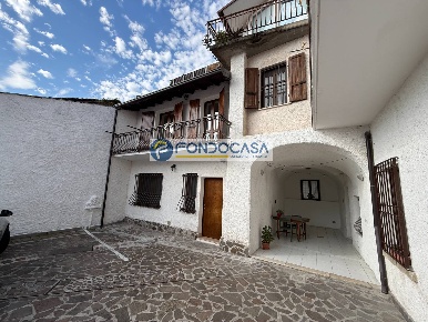 Foto Casa indipendente in via dante alighieri, Manerba del Garda di 94 m²