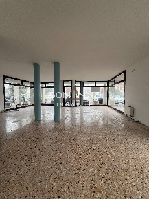 Foto Locale commerciale in Via Verdi, Loreggia di 160 m² con 2 locali
