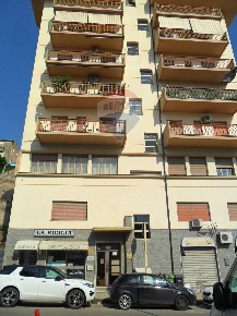 Foto Ufficio in Via Napoleone Colajanni, Caltanissetta Centro di 108 m²