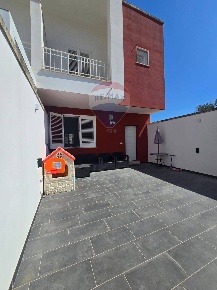 Foto Villa a schiera in via tufi vecchi, Arnesano di 190 m² con 4 locali