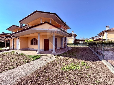 Foto Villa bifamiliare in Via Antonio Cassarà, Roncaro di 145 m² in vendita
