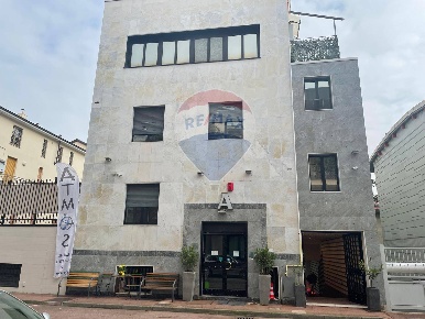 Foto Hotel in VIA PRIVATA CARLO CEZANNE, Milano Navigli - Darsena di 770 m²