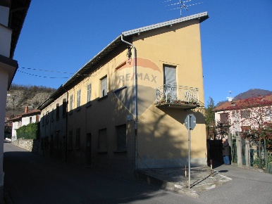 Foto Appartamento in Via XX Settembre, Caravate di 80 m² con 4 locali