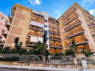 Foto Appartamento in Via Olimpia, Messina San Licandro di 138 m² in vendita
