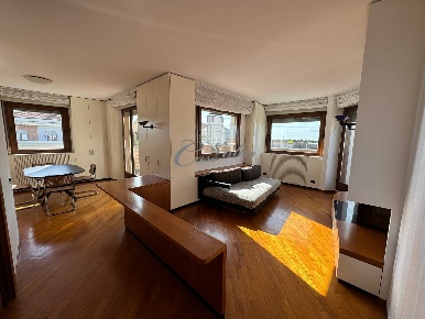 Foto Appartamento in Via della Ferriera, Figino Serenza Centro di 105 m²