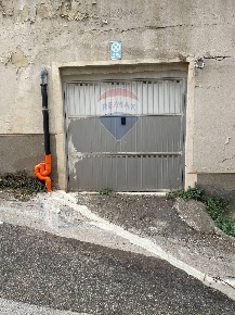 Foto Box in Via Lazio, Caltanissetta Centro di 21 m² con 1 locali