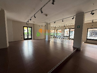 Foto Locale commerciale in Via IV Novembre, Campobasso Via XXIV Maggio, CEP