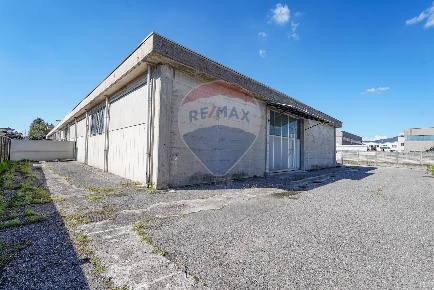 Foto Capannone industriale in Vicolo Roma, Medolago di 243 m² in vendita