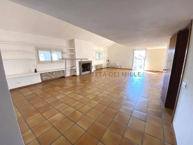 Foto Appartamento in Via Della Fara, Bergamo Città Alta di 170 m²