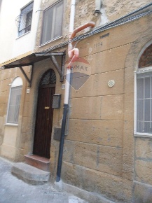 Foto Casa indipendente in Vicolo Limuti, Caltanissetta Centro di 112 m²